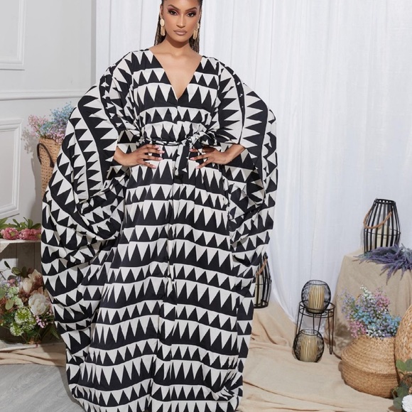 Dresses & Skirts - Black and white kaftan sz L-4X